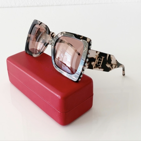 New - Carolina Herrera Sunglasses - Picture 4 of 7